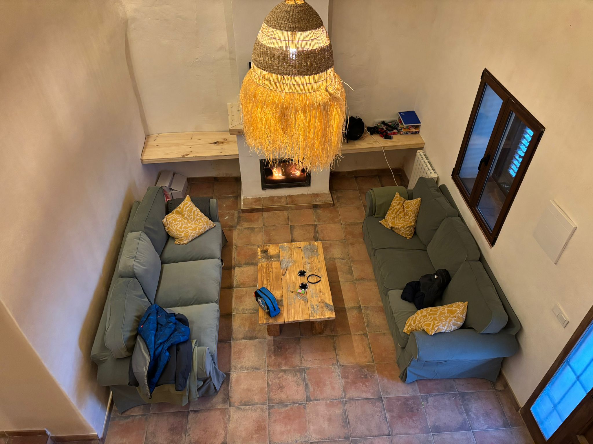 Salón con chimenea